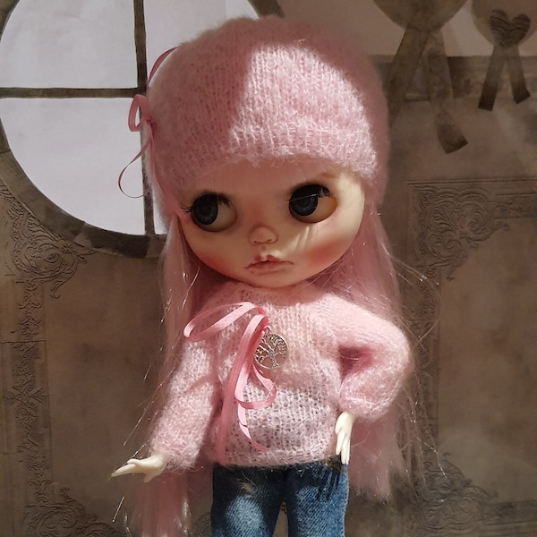 Set bonnet, pull et guêtres mohair rose pâle, pour poupée Blythe