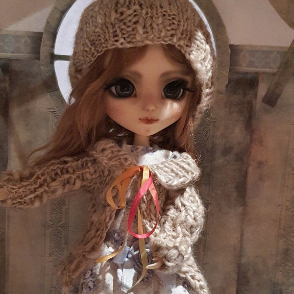 Gilet et bonnet en laine et lin beige, pour poupée Pullip