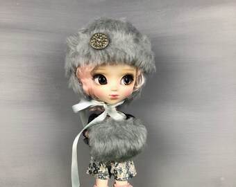 Chapka et manchon gris pour poupées Pullip