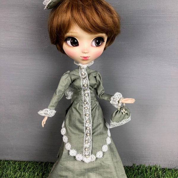 Nouveau prix - Costume 1870 gris perle et blanc pour poupée Pullip