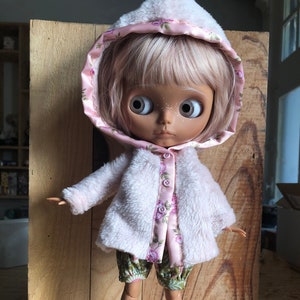 Powder pink faux fur coat with floral trim, for Blythe