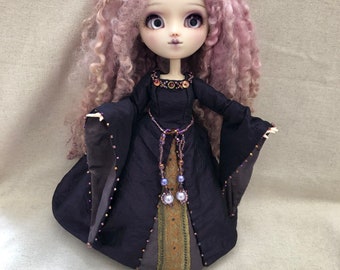 Robe médiévale aubergine pour Pullip ou Blythe