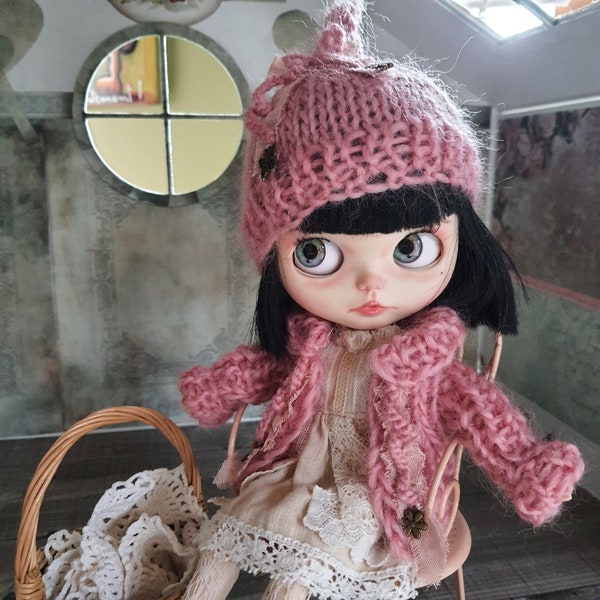 Old pink cardigan and bonnet set for Blythe or Pullip doll