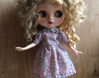 Embroidered collar dresses for Blythe dolls or similar sizes