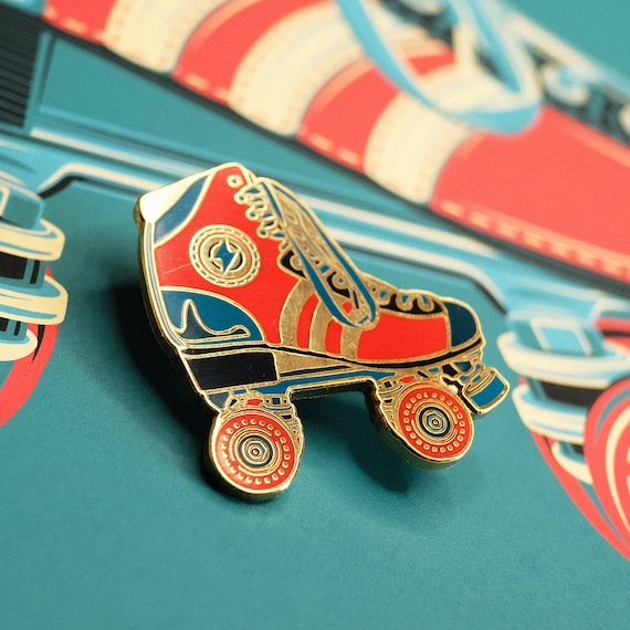 Rollerskate enamel pin