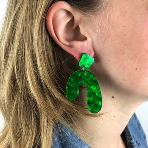 Emerald green statement earrings with asymmetrical pendant, synthetic resin lightweight plastic earrings, epoxy organic shape