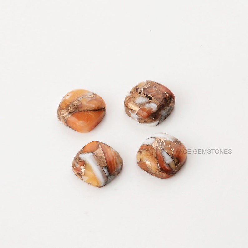 K&ouml;nnte beinhalten: Vier quadratische Edelsteine in Orange-, Braun-, Wei&szlig;- und Goldt&ouml;nen, vor wei&szlig;em Hintergrund. Die Edelsteine haben ein gemischtes Muster. Der Text "FACE GEMSTONES" ist unten rechts sichtbar.