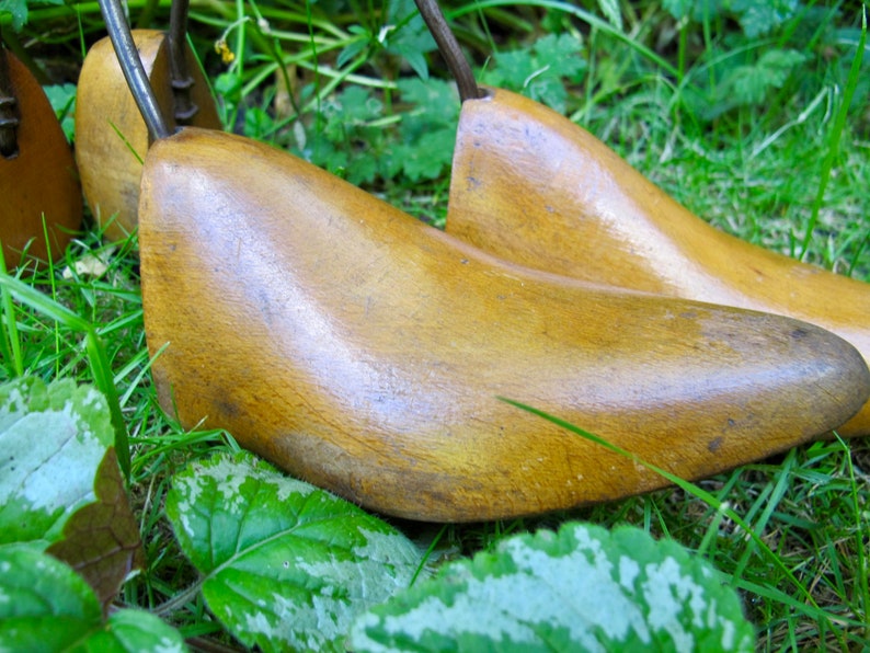 29x22cm Rare 1940/'s Vintage Pair of Wooden Shoes stretchertrees