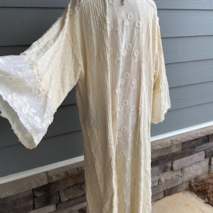 Ivory lace kimono, lace duster, boho chic vintage style, long, boho chic style, country chic, vintage style, Stevie Nicks style
