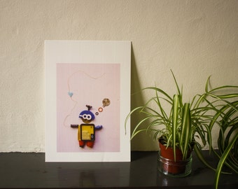 Kunst A4 print ''Even short-legged robots fall in love'': upcycled design van strandafval & vintage magazines