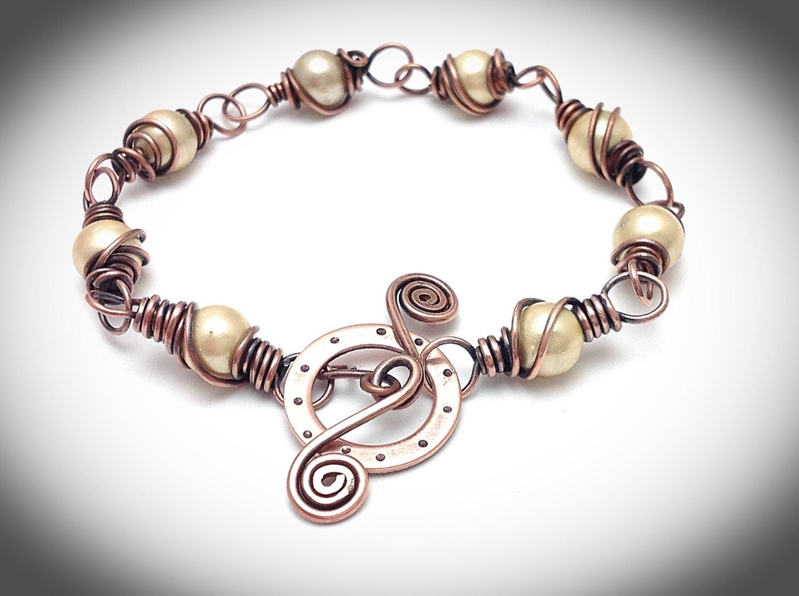 Wire Wrapped Bracelet. Copper Jewelry . Wire Jewelry. Pearls and Copper