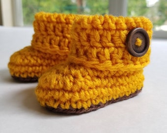 Baby Booties, Crochet Newborn Shoes, Mustard Baby Shoes for Boys and Girls, Boutons en bois, Bottines jaunes, RoyalCrownHandmade