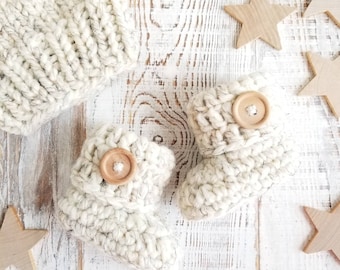 Baby Booties, Newborn Shoes, Newborn Winter Outfit, Baby Girl Gift, Crochet Baby Booties, Neutral, RoyalCrownHandmade