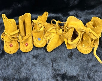 Baby Size 3 wrap around mukluks *bead designs and colours vary