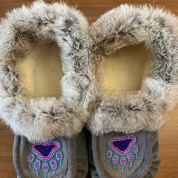 Women's Size 10 Native American Moccasins