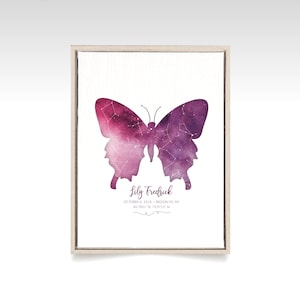 Púrpura mariposa acuarela estrella cielo & fecha de nacimiento constelación mapa enmarcado lienzo arte . Bautismo regalo vivero arte . Impresión de papel o lienzo