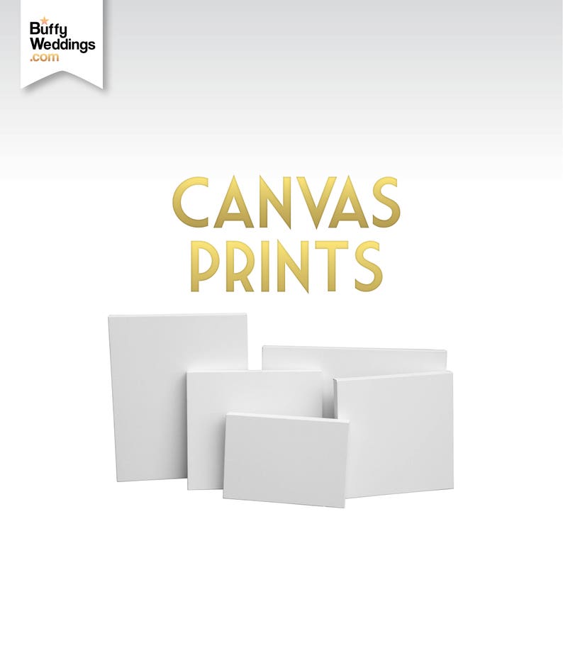 Op de afbeelding: Vijf witte canvas prints van verschillende formaten, gestapeld op elkaar. De tekst "CANVAS PRINTS" staat in gouden letters boven de prints.