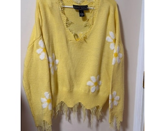 Polly & Esther Daisy Distressed Sweater L Yellow Floral Fringe Hem Cottagecore