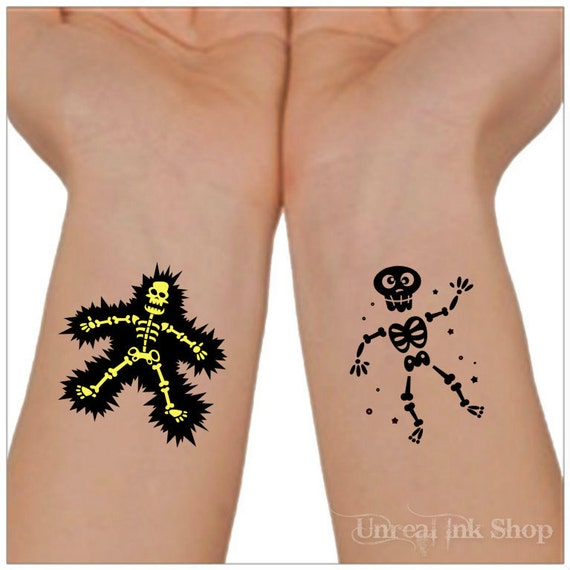 Fun skeleton hand tattoo I love! Done at Magic Needle in Atascocita TX by  Mosar! : r/tattoos