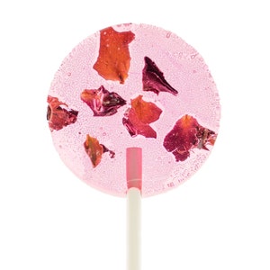 Piruletas de pétalos de rosa natural rosa hechas a mano por Sparko Sweets