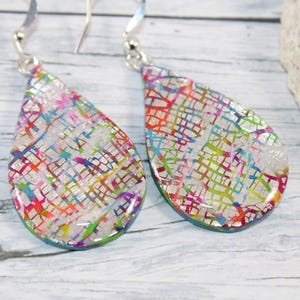 pendientes de colores, pendientes multicolores, pendientes colgantes multicolores, pendientes colgantes de arcoíris, pendientes colgantes de colores, regalo para ella, regalo de cumpleaños