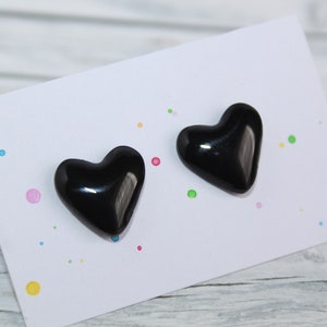 Schwarze Herz Ohrstecker, schwarze schlichte Stecker, schwarze minimalistische Ohrstecker, schwarze runde Ohrstecker, Geburtstagsgeschenk