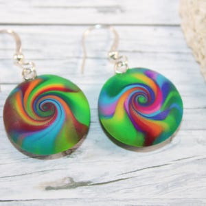 Pendientes multicolores, pendientes de colores, pendientes colgantes arcoíris, pendientes pequeños arcoíris, pendientes colgantes multicolores, pendientes colgantes coloridos
