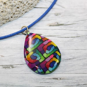 Colar arco-íris, pingente arco-íris, colar boho, colar hippie, pingente arco-íris, pingente multicolorido,