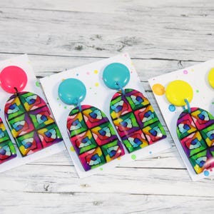 pendientes de colores, pendientes multicolores, pendientes colgantes multicolores, pendientes colgantes de arcoíris, pendientes colgantes de colores, regalo para ella, regalo de cumpleaños
