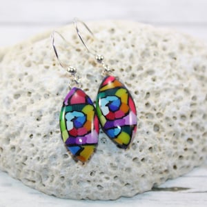 Pendientes de arcoíris, pendientes colgantes de arcoíris, pendientes pequeños de arcoíris, joyas de arcoíris, pendientes multicolores, regalo de cumpleaños