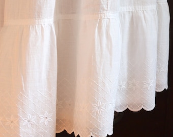 Antique Edwardian Embroidered Cotton Petticoat Skirt: Scallop Hem