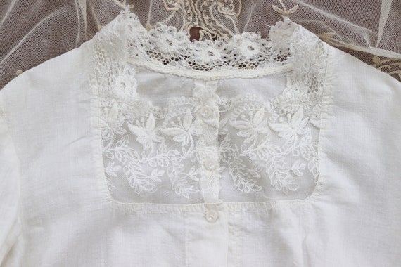 Antique 1900s White Cotton Blouse with Lace Inset… - image 3