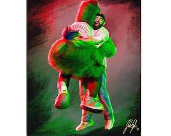 Op de afbeelding: Een groene en rode illustratie van een man in een honkbaluniform die een groene, harige mascotte omhelst. De mascotte houdt de benen van de man vast en de man draagt een honkbalpet en sneakers. De mascotte draagt een honkbaltrui met het woord "PHNATIC" erop.