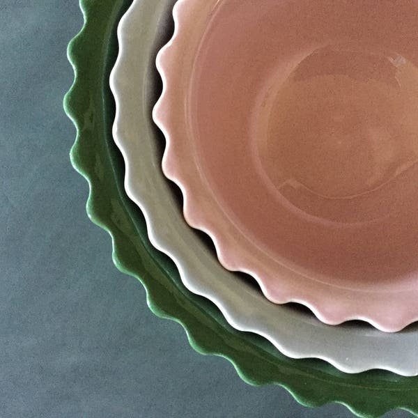 VINTAGE Scalloped Mixing Bowls - Green Grey Pink Barkcloth Colors - Nesting Dishes Rick Rack Piecrust Edge Faceted Base - Harkerware Era?