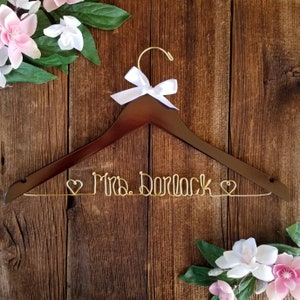 Bride Hanger with Name – Personalized Bridal Hanger with Wire Name, Wedding Dress Hanger, Gift for Bride, Mrs Hanger, Bridal Shower Gift