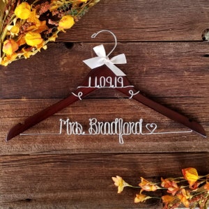 Wedding Dress Hanger, Bridal Hanger, Bride Hanger, Wedding Hanger, Mrs Hanger, Bridesmaid Hanger, Personalized Hanger, Hanger for Bride