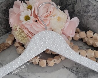 Pearl Wedding Hanger, Bridal Hanger, Pearl Bride Hanger, Pearl Hanger Wedding Couture Dress Hanger, Personalized Hanger, Mrs Hanger