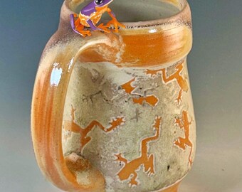 26 oz Tree frog mug, Handmade pottery, ceramic mug, Pottery stein, large tea mug, green, orange, purple, tan, beer stein,