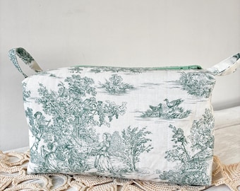 Vintage style Green Toile de Jouy Toiletries Pouch//Zipper Accessory Purse//Gift for her//Makeup pouch