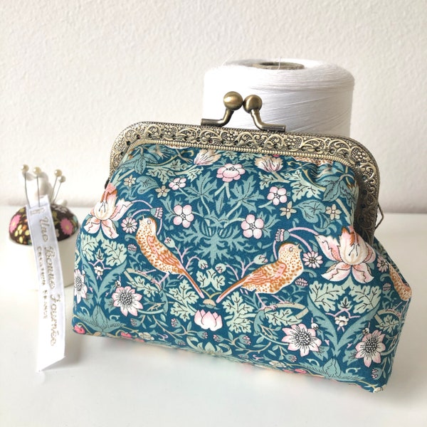 Liberty of London Strawberry Thief Green Olive Vintage Frame Coin Purse//Rétro Style wallet//Gift for her