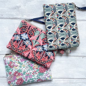 Porte Monnaie à Fermeture Éclair en Liberty of London Tana Lawn Claire Aude/Mauverina/Art Nouveau//Cadeau Pour Elle//Petite Pochette