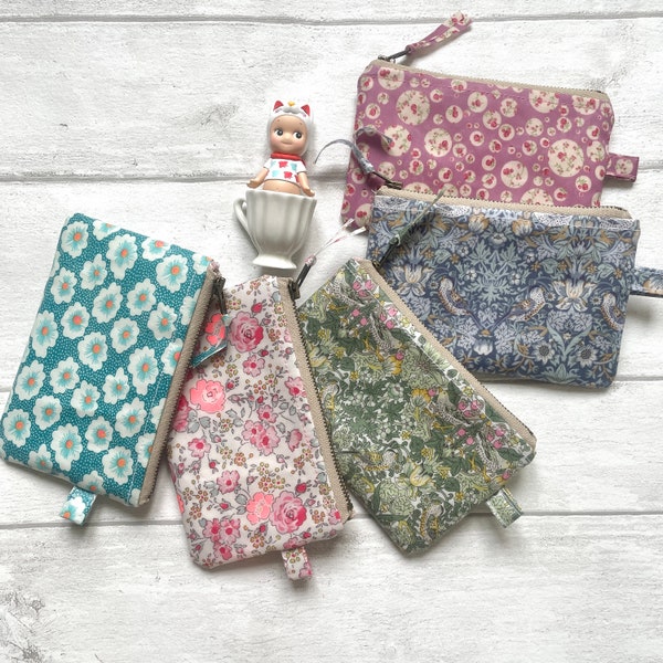 Pochette Porte Monnaie en Enduit Liberty of London//Pochette Fermeture Eclair//Porte Carte//Handy Pouch