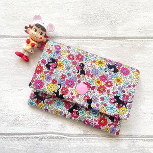 Porte Carte Fleurs colorées avec des Chats Noirs//Tissu Japonais//Cadeau pour elle//Idée pour filles