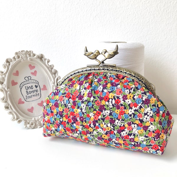 Pochette à fermoir en métal Motif Floral du jardin Petites Fleurs//Tissu Liberty//Cadeau pour Elle