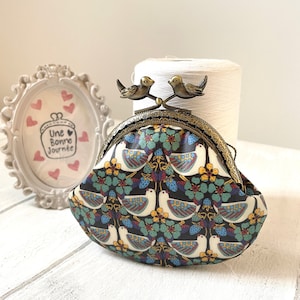 Bolsa de moedas com moldura de metal Liberty of London Love Birds Strawberry Feast //Bolsa de moedas para pássaros //Presente para ela