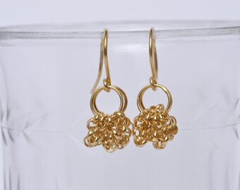 Hanging gold-plated chain earrings