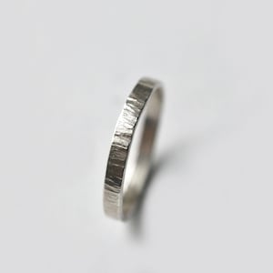 Anillo de plata de ley 925 martillado – Anillo unisex con efecto rayado, anchos 2/3/4/8 mm, hecho a mano, joyería artesanal.