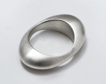 925 sterling silver pebble-shaped ring – Handcrafted – Contemporary ring