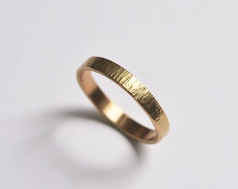18K gold hammered ribbon wedding band – 3 mm – Minimalist wedding jewelry for women & men – Handmade