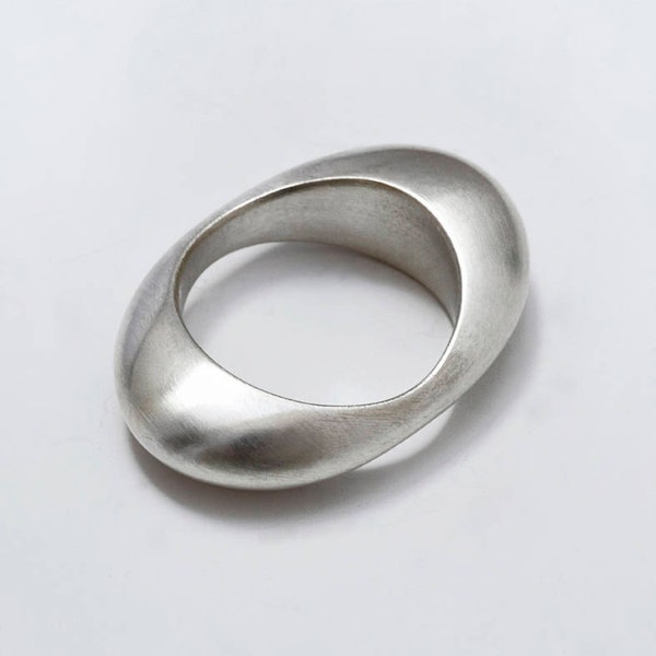 Pebble ring in solid silver for women